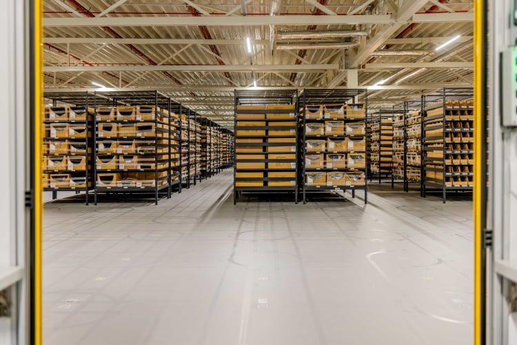 AGV mezzanine flooring at Hunkemöller's new distibution centre